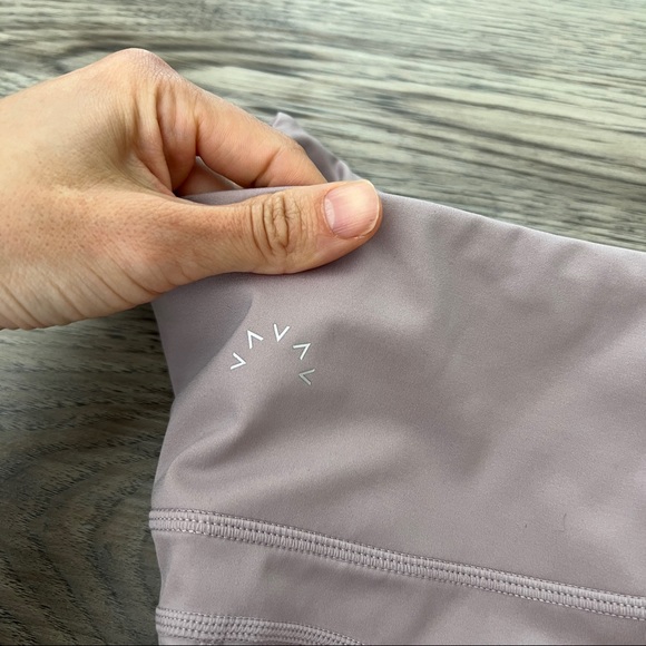 Varley Laser Scallop Hem Reflective Leggings sz XS Lilac purple lavender - Picture 5 of 8